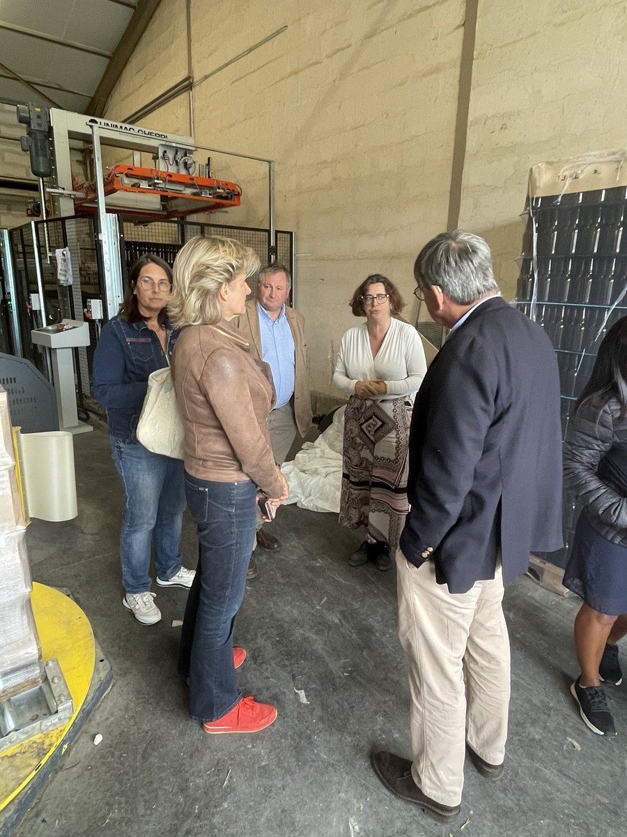 SAFThinkTank's tweet photo. 🍺🌾🚜Aujourd’hui pour l’équipe d’Agridées c’était immersion dans la brasserie #LBF (La Brasserie Fondamentale) installée dans la ferme de @StphaneFautrat1 , agriculteur  et administrateur d’Agridées. https://t.co/PtDZ37YLEb