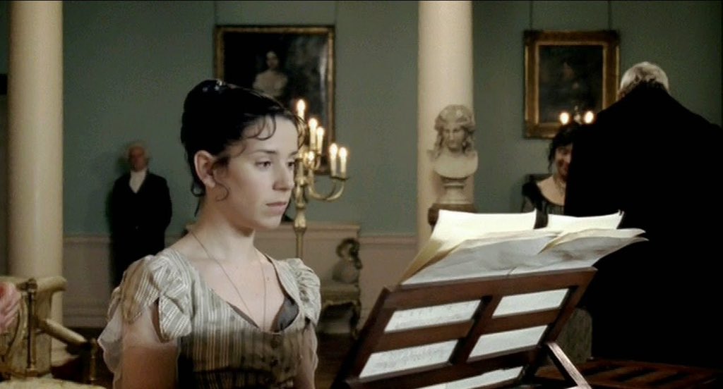 ReaganAndersen's tweet photo. @LiteraTOURing @Louisa1496 @LSFitzg Good catch! It’s also worn by Anne in the 2007 Persuasion! https://t.co/6KlCnGyDGy