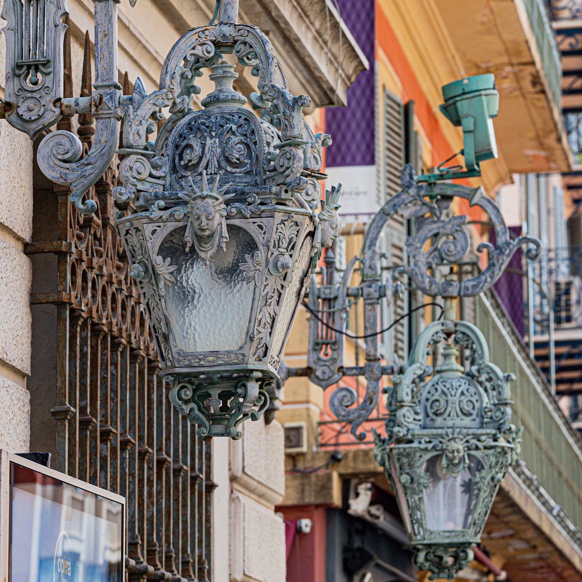 KyonyxPhoto's tweet photo. Série villes et villages "Nice" Duo d'opéra
La façade de l'opéra de Nice regorge de trésors comme ce duo de magnifiques lampadaires.
#lampadaire #operadenice #architecture #nice #ilovenice #cotedazur #nicefrance #nicecotedazur #département06 #magnifiquefrance https://t.co/AxjdVeP7lh