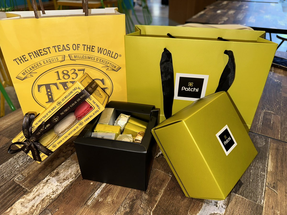aina_zabidi's tweet photo. Thank you @maassmaassmaass for this wonderful and expensive gift 🎁 really appreciate 😍

I LOVE YOU TO THE MOON AND BACK https://t.co/k9uKyyLNGu