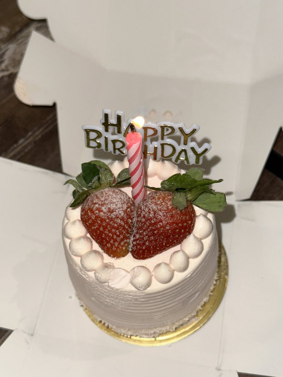 aina_zabidi's tweet photo. Thank you @maassmaassmaass for this wonderful and expensive gift 🎁 really appreciate 😍

I LOVE YOU TO THE MOON AND BACK https://t.co/k9uKyyLNGu