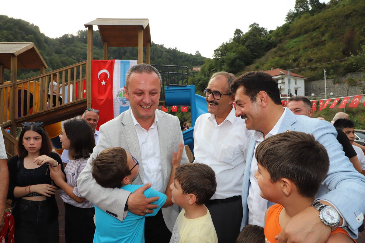 dromerselimalan's tweet photo. ASMA PARKI’MIZ ŞEHRİMİZE VE MAHALLE SAKİNLERİMİZE HAYIRLI OLSUN🧿

Zonguldak Milletvekilimiz Sn. Muammer Avcı, Merkez İlçe Başkanımız Sn. Hüseyin Yıldız, Asma Mahalle Muhtarımız Sn. Gürbüz Kuğu, belediye meclis üyelerimiz ve mahalle sakinlerimizin katılımı ile + https://t.co/mqz854a36x