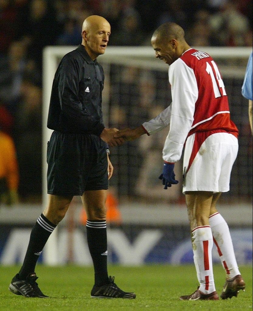 Thierry Henry shakes hands with referee Pierluigi Collina, Champions League 2004