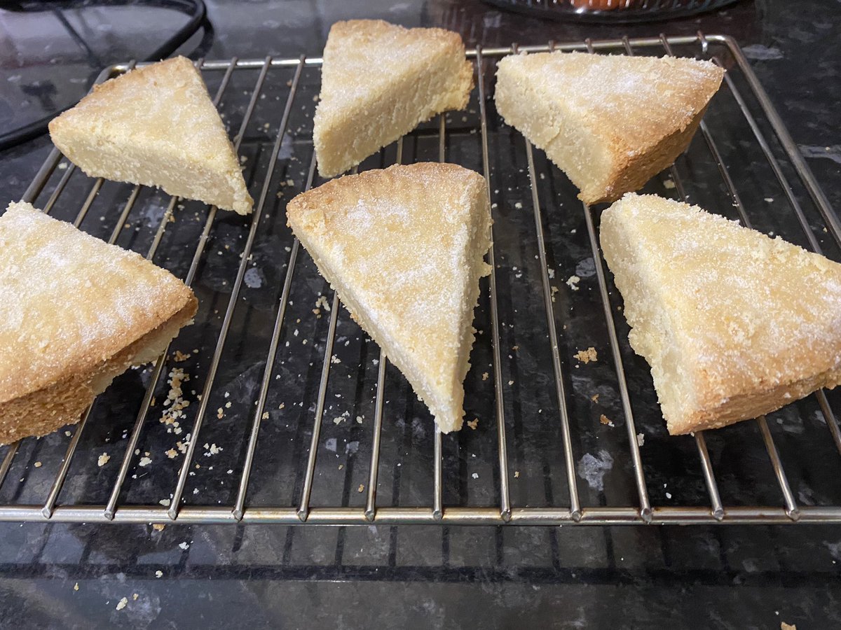 Scottish 🏴󠁧󠁢󠁳󠁣󠁴󠁿 shortbread made in Wales 🏴󠁧󠁢󠁷󠁬󠁳󠁿 ❤️👇