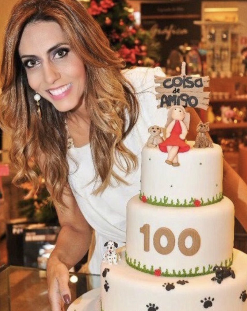 AbravanelSimone's tweet photo. #TBT essa foto foi para celebrar os 100 episódios do programa “Coisa de Amigo”, programa de televisão sobre animais de estimação. Passou na TV a cabo. Celebração no Shopping Cidade Jardim. Recordar é viver 🐶🐾🐩 https://t.co/cNctCBDMFT