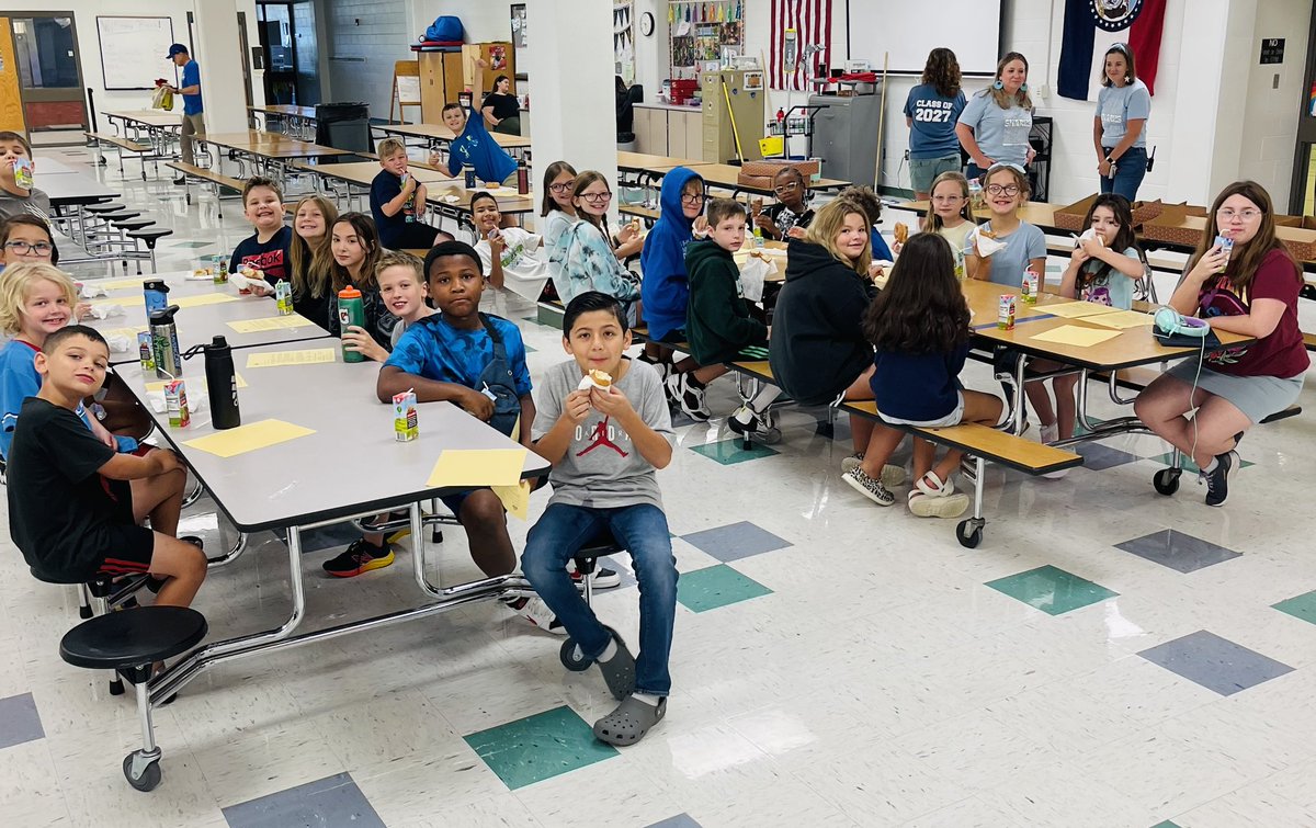 LillianSchuElem's tweet photo. We welcomed our 20 brand new students to the building this morning with a New Student Breakfast! #LSSharks #OnceASharkAlwaysAShark https://t.co/Xw5fQ9Auif
