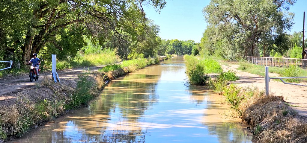 wareFLO's tweet photo. #BosqueFarms (look like more water than the Rio Grande, which I'd just passed over...) https://t.co/4r1ShHZD89