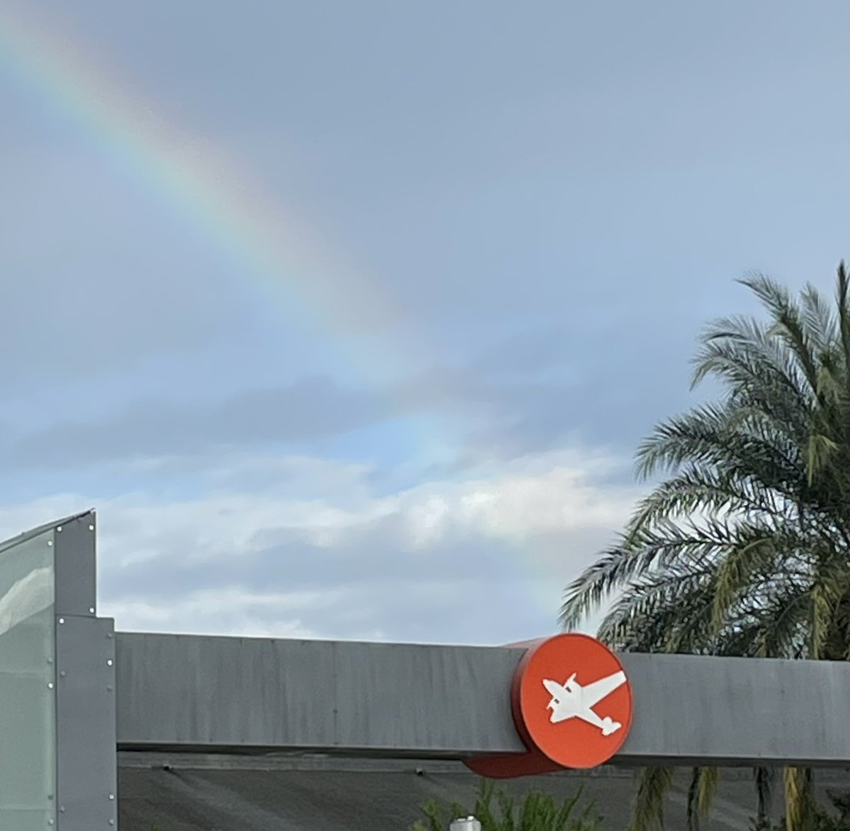 jrdeleon's tweet photo. @FullSail 😂 I forgot to add the picture I took to explain the context of my text.  That’s what I saw when I arrived this morning! https://t.co/V8ouMdbNyk