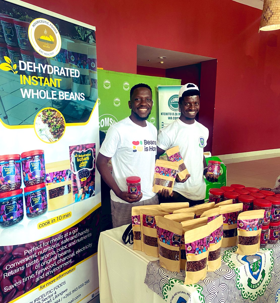 Spent my lunch hour cheering on Dais and his friends who were exhibiting Malawi's only second pre-cooked #beans🫘 brand at the @undpmalawi and GIZ-led national market fair today. Let's grow & eat more. Because @BeansisHow!