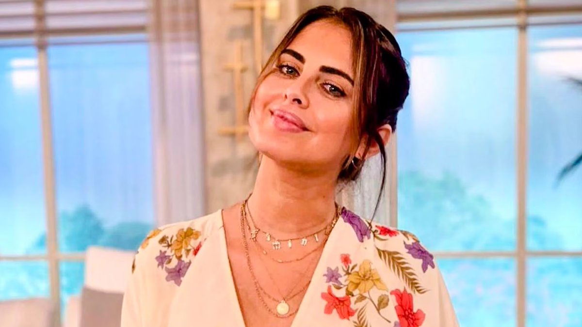 UHN_Plus's tweet photo. 🇦🇷 | TRISTE NOTICIA: Silvina Luna, reconocida modelo y figura del espectáculo, falleció a los 43 años en el Hospital Italiano de Buenos Aires. 

Silvina había estado luchando contra una insuficiencia renal aguda, un resultado de una operación estética que salió mal en 2011. A pesar de su valiente lucha y de esperar un trasplante de riñón, su salud empeoró tras contraer una bacteria durante su internación. 

Su partida ha dejado un profundo dolor en el mundo del entretenimiento. Descanse en paz.