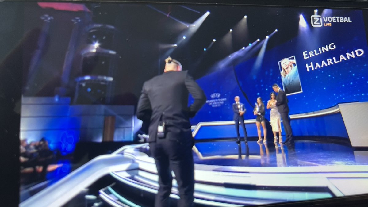 edwinalblas's tweet photo. You had one job….#haarland
#ChampionsLeague https://t.co/gJffisTCvx