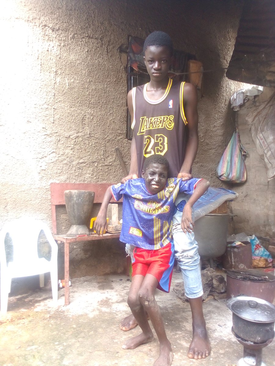 Hello beautiful peoples as you can see the kid is my little brother and is sick and I need to admit him to hospital and am seeking for donations please 🙏🙏 help him because he really need all the support right now 😭😭😭😭😭