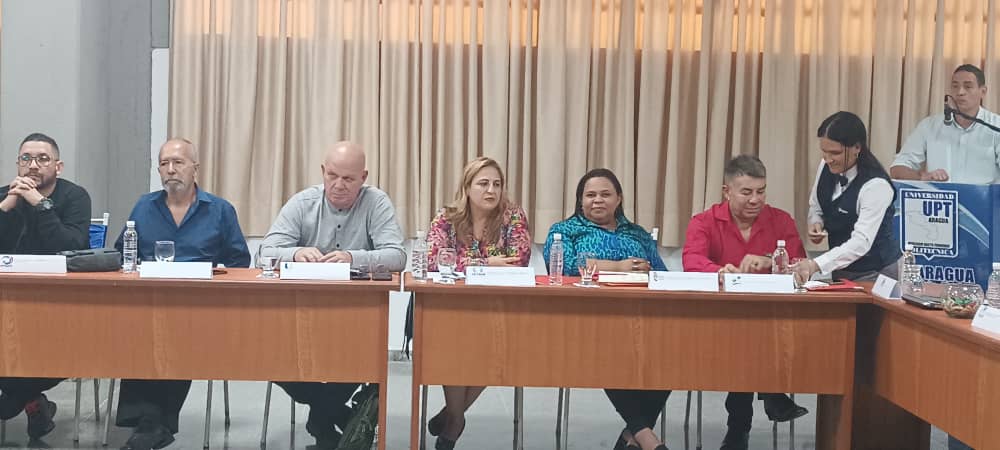 uptlara's tweet photo. #EnDesarrollo Nuestra Rectora @michellyvivas participa en la reunión que preside la Ministra @sandraoblitasr con Rectoras y Rectores de las Universidades Politécnicas Territoriales en la sede de la @UPTAragua

#TrabajoEnEquipo
#UptaebActiva

@mppeduniv @BettysMunoz https://t.co/FHjIZMdYxX