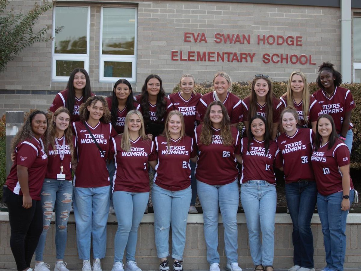 TWUSoftball's tweet photo. Thank you Hodge Elementary for having us. What an awesome experience this was! #pioneerproud https://t.co/ym26pJvEAj
