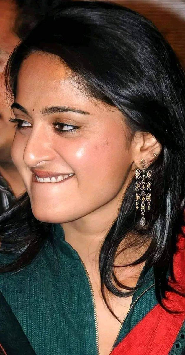 Letschat1111's tweet image. ٽٽل شيشن تي پيرين اگهاڙي هلڻ جو ٻيو نالو محبت آھي...
#Effection