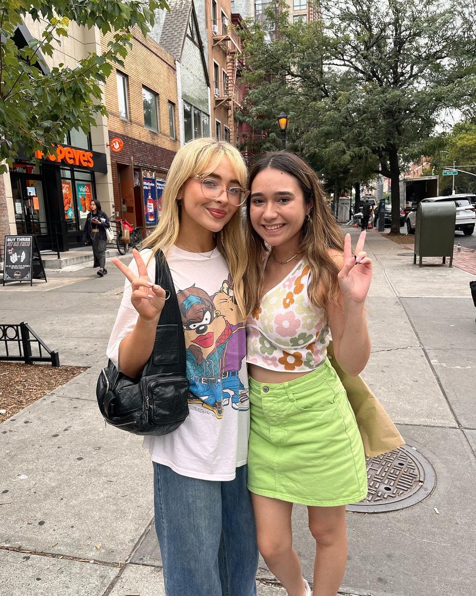 jabrinathinker's tweet photo. them meeting their fans https://t.co/1X8JgaDcY4