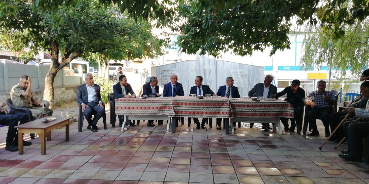 Bingöl yeni il Valimiz Sn. Ahmet Hamdi USTA ilçe ziyaretleri kapsamında bizleri ziyaret ederek hasbıhalde bulunduktan sonra ilçe Atatürk parkında vatandaşlarımızla buluştup sıkıntılarını dinledi. Bu güzel ziyaretlerinden ve alakalarından ötürü kendilerine şükranlarımızı sunuyoruz