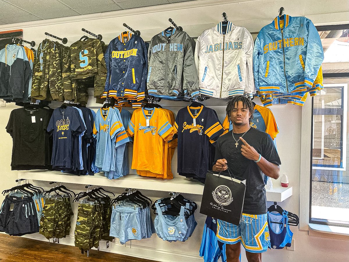 ALCollection's tweet photo. #ThankYou @j_woods2 for shopping with us. Good luck this season. #JaguarNation #ProwlAsOne #SpotTheBall https://t.co/Mim9S3xklf