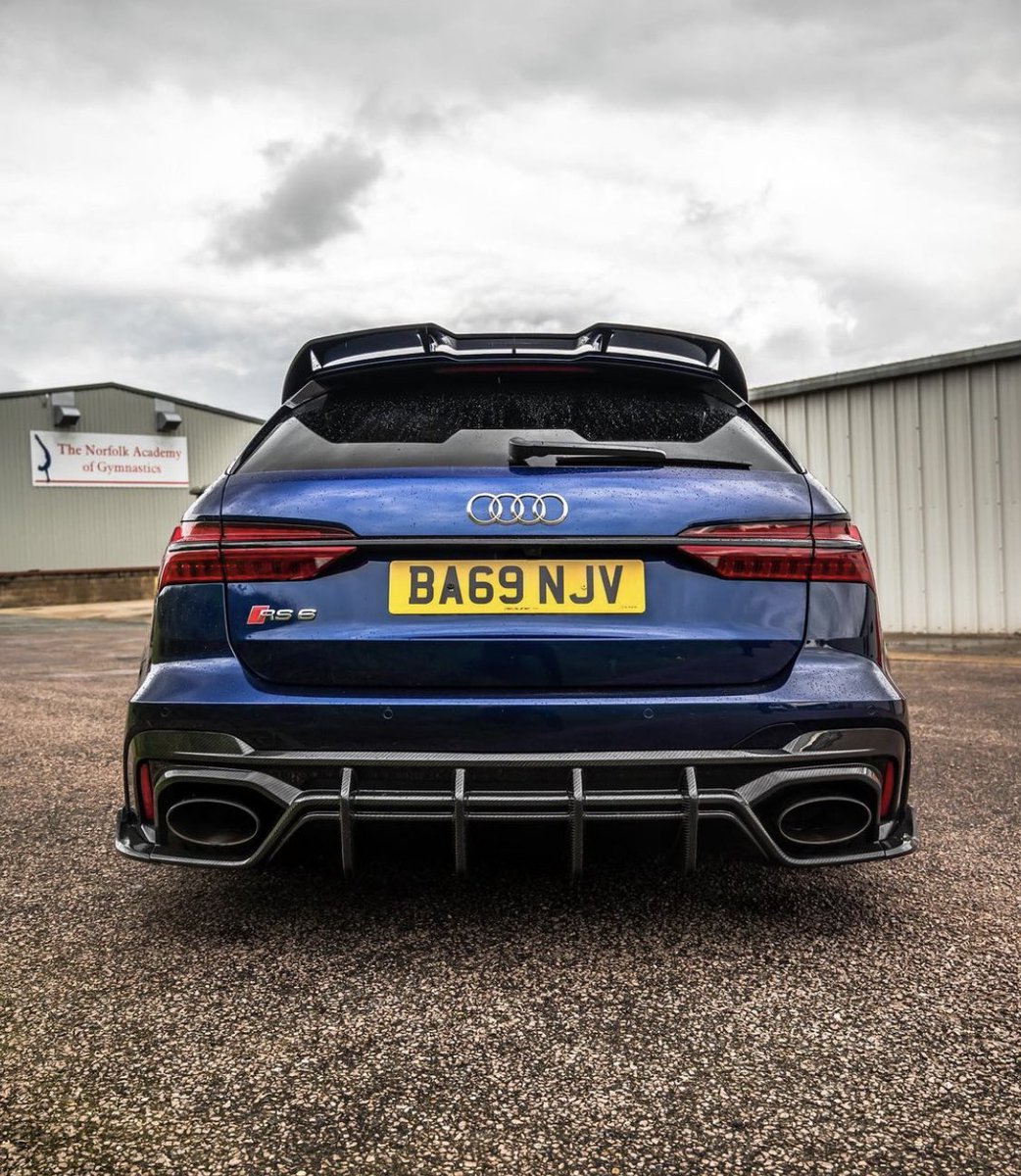 FastCarsWorld's tweet photo. Audi RS6 🍑 https://t.co/3FiN6SCga1