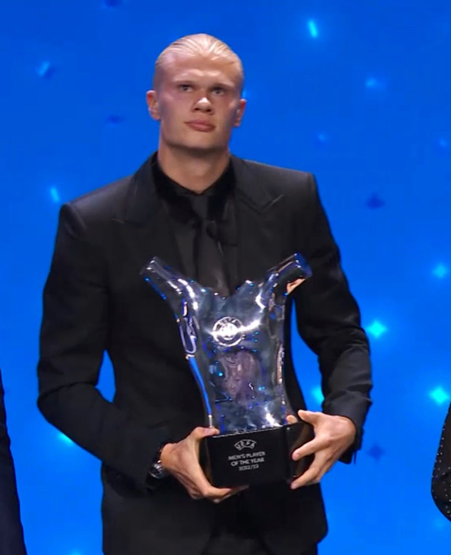 HelpbetC's tweet photo. ERLING HAALAND IS THE 2022-23 UEFA MEN’S PLAYER OF THE YEAR 🌟

#ErlingHaaland #Haaland #ManCity #UEFAchampionsleague #UCLdraw #helpbet https://t.co/wurJwcUIKH