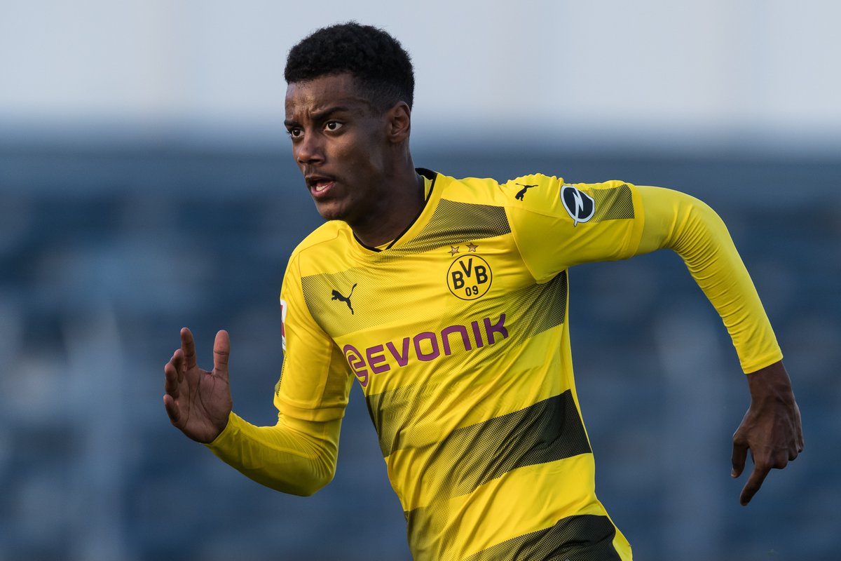 NUFC's tweet image. A @BlackYellow return for Alex Isak! 👊

#UCLdraw