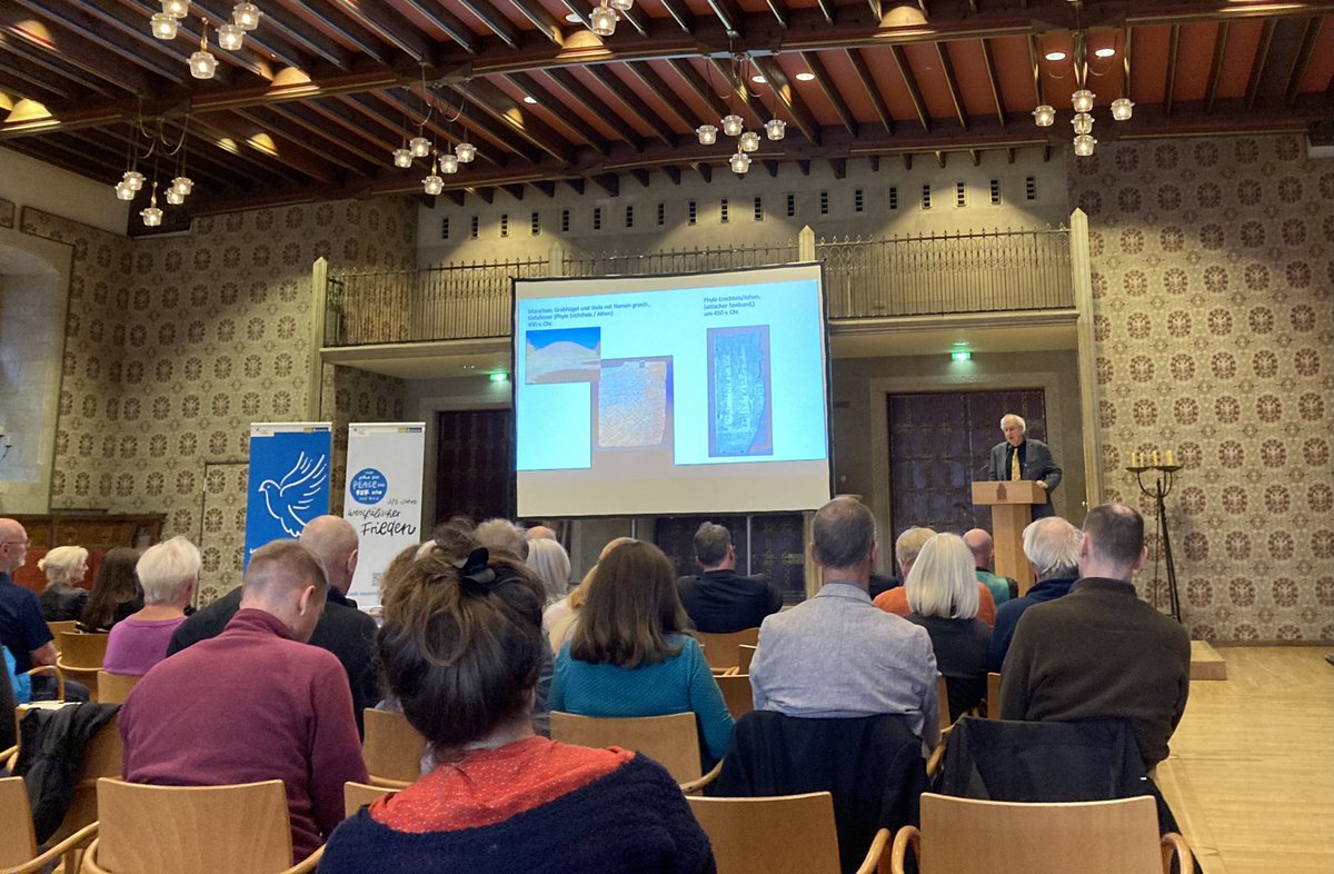 Rathausfestsaal Münster, jetzt. Martin Hettling aus Halle führt ein in die Geschichte der Kriegerdenkmäler, deren Ursprünge bis ins 5. Jh. v. Chr. reichen.