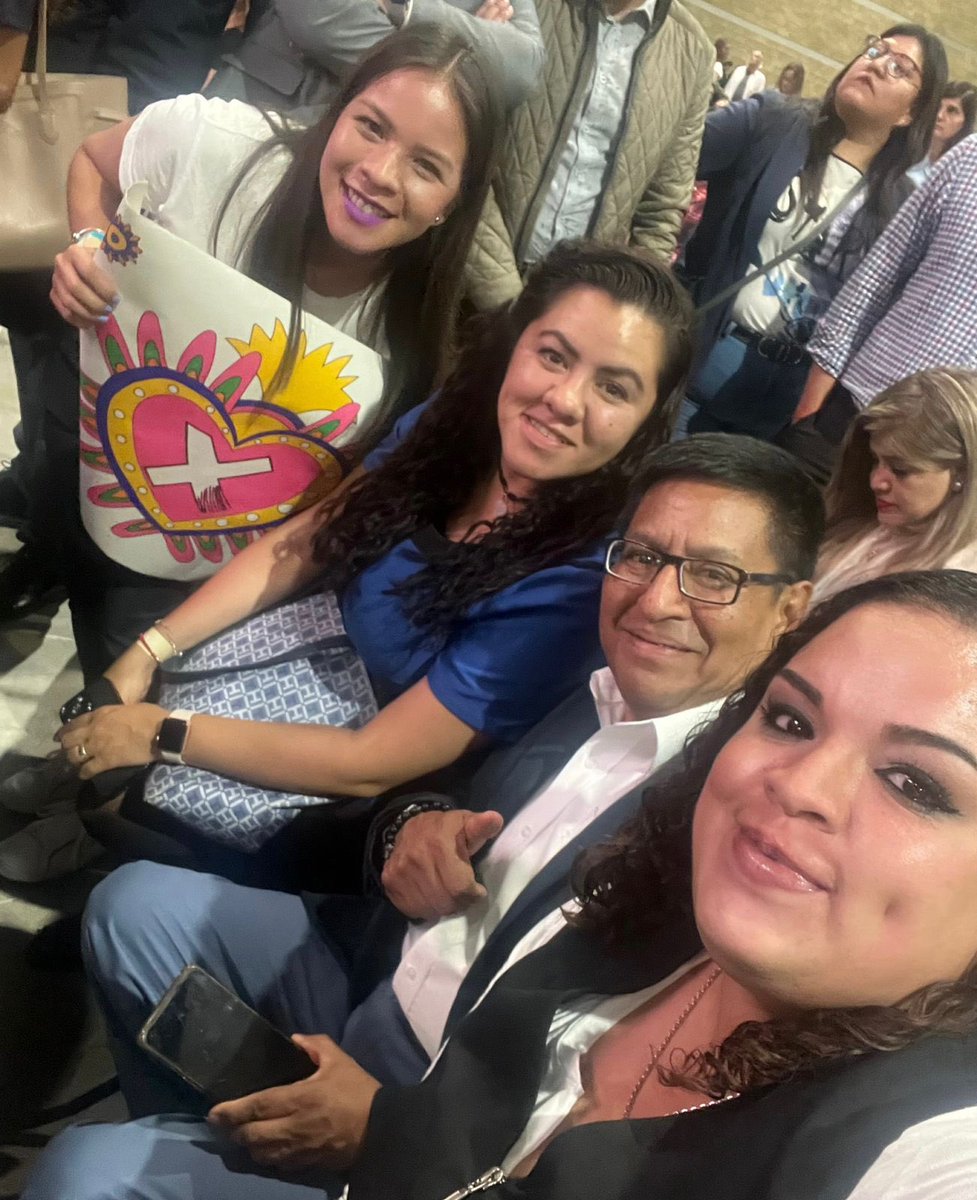 MayeliRuizO's tweet photo. El día de ayer acompañé a la candidata del Frente Amplio @XochitlGalvez al evento en la CDMX, en donde acompañada de representantes de los partidos que conforman la Alianza Va x México y miles de chilangos, reafirmó su compromiso por recuperar el rumbo de nuestro país. 

Las últimas encuestas hablan por sí mismas, los resultados de estas la respaldan con la mayoría y finalmente la candidata @BeatrizParedes confirmó su apoyo, lo que coloca a Xóchitl como la candidata que nos representará en las próximas elecciones de 2024 y que sin duda, será la Primera Mujer Presidenta que tendrá México. 

#XóchitlVa 
#TodxSomosX 
#LaVictoriaEsNueXtra 
#FrenteAmplioPorMéxico