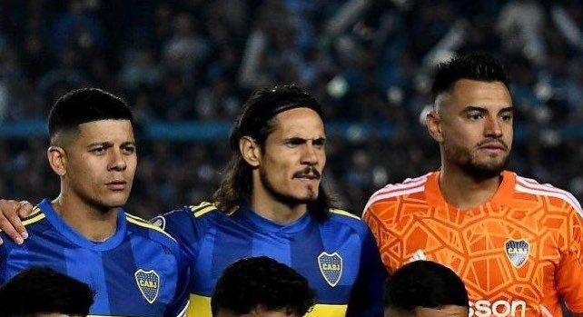 Esto puede salir como todos queremos o no, porque no deja de ser fútbol, pero nadie va a deshacer que estos 3 fenómenos eligieron jugar en Boca y a los 3 los trajo la misma persona. Si, Juan Román Riquelme, imagínense si estuviese preparado…