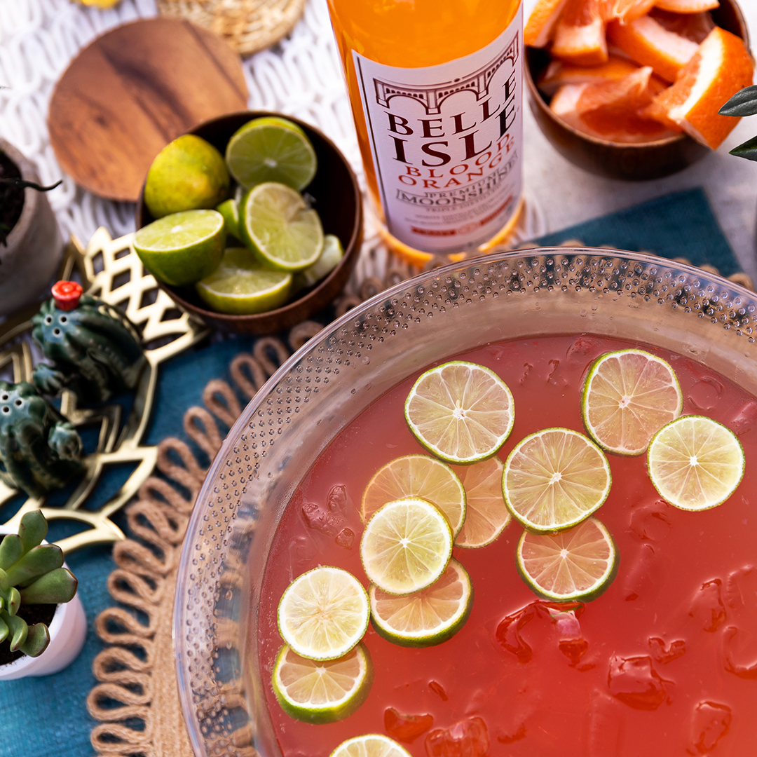 having a cute lil' backyard hang moment this Labor Day weekend? 

nothing screams "i'm just a casually amazing host, nbd" more than this deceptively low-maintenance, crowd-pleasing punch ☺︎ 

RECIPE ↓

bit.ly/47YmBEg