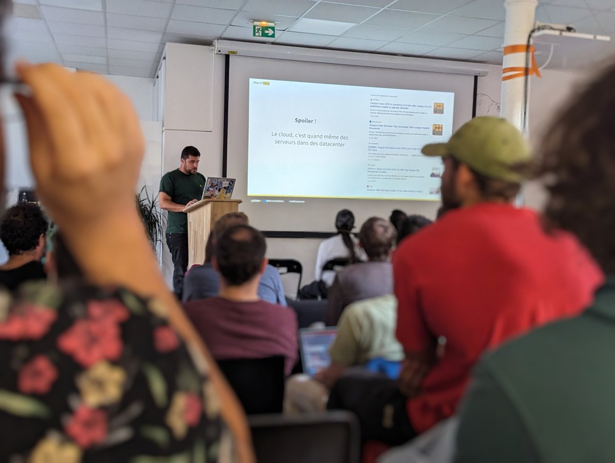 Matthieu Werner commence avec "Web dans le Cloud, piloter ses décisions par les coûts" ☁️💰 #sfPot #AFSY