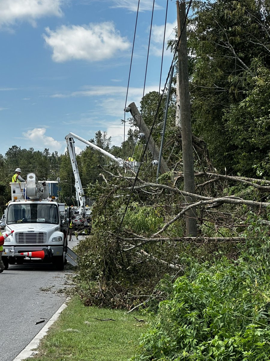 SallyThelen's tweet photo. Our @DukeEnergy #OH #KY crews are out in Madison, FL restoring power this afternoon. Our Little Miami and Hamlet crews tell me Madison Co. area had numerous broken poles. This work is off of Harvey Green Drive. Thx for your patience as we work on restoration from #Idalia https://t.co/UFnFjgQnZw