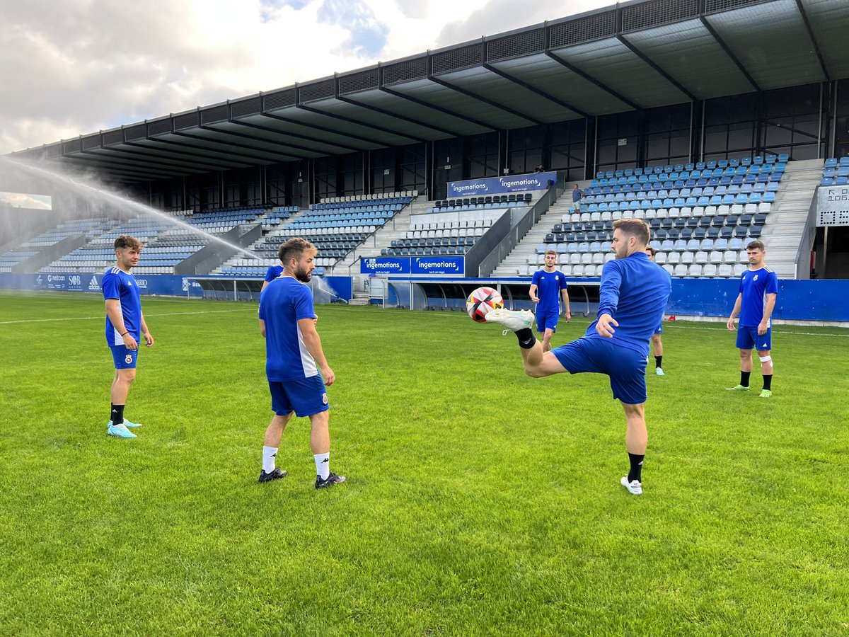 RSGimnastica's tweet photo. ✨ ¡ESTAMOS DE ESTRENO!

🏟️ El primer equipo entrena hoy, por primera vez en esta pretemporada, en El Malecón

⏰ Quedan 3 días para empezar la #SegundaFederación y ya esta (casi) todo a punto

#UnoDeLosNuestros https://t.co/85hQtV8q9g