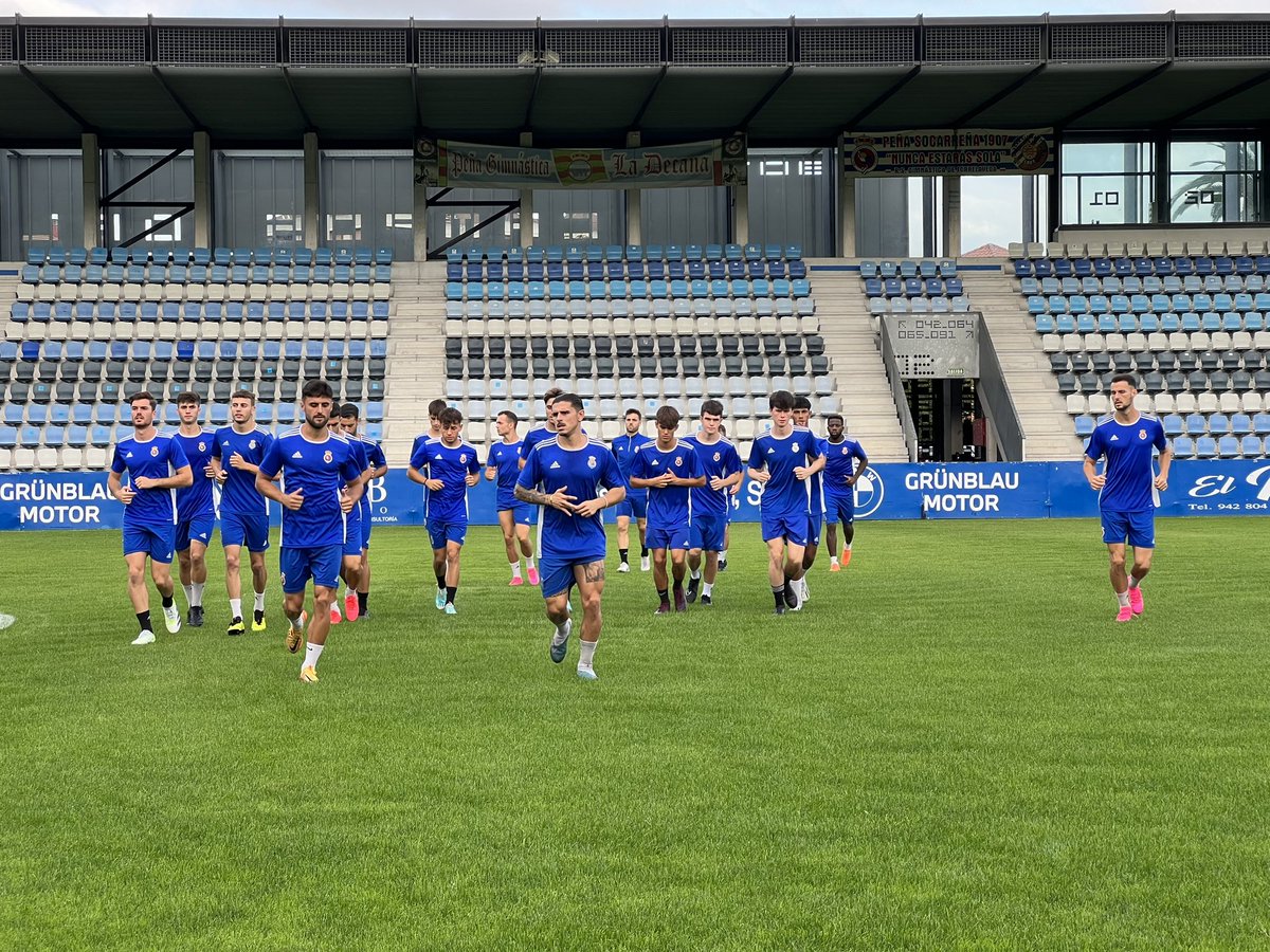 RSGimnastica's tweet photo. ✨ ¡ESTAMOS DE ESTRENO!

🏟️ El primer equipo entrena hoy, por primera vez en esta pretemporada, en El Malecón

⏰ Quedan 3 días para empezar la #SegundaFederación y ya esta (casi) todo a punto

#UnoDeLosNuestros https://t.co/85hQtV8q9g