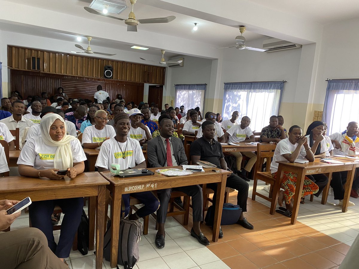 AloakinnouB's tweet image. #72hdublog Une salle totalement pleine, un panel brillant avec des panelistes de haut niveau, des participants très assidus montrent la pertinence du sujet pour ce #blogday2023 organisé par @ab_benin . Les échanges se poursuivent et sont très riches. #team229 #wasexotweetup