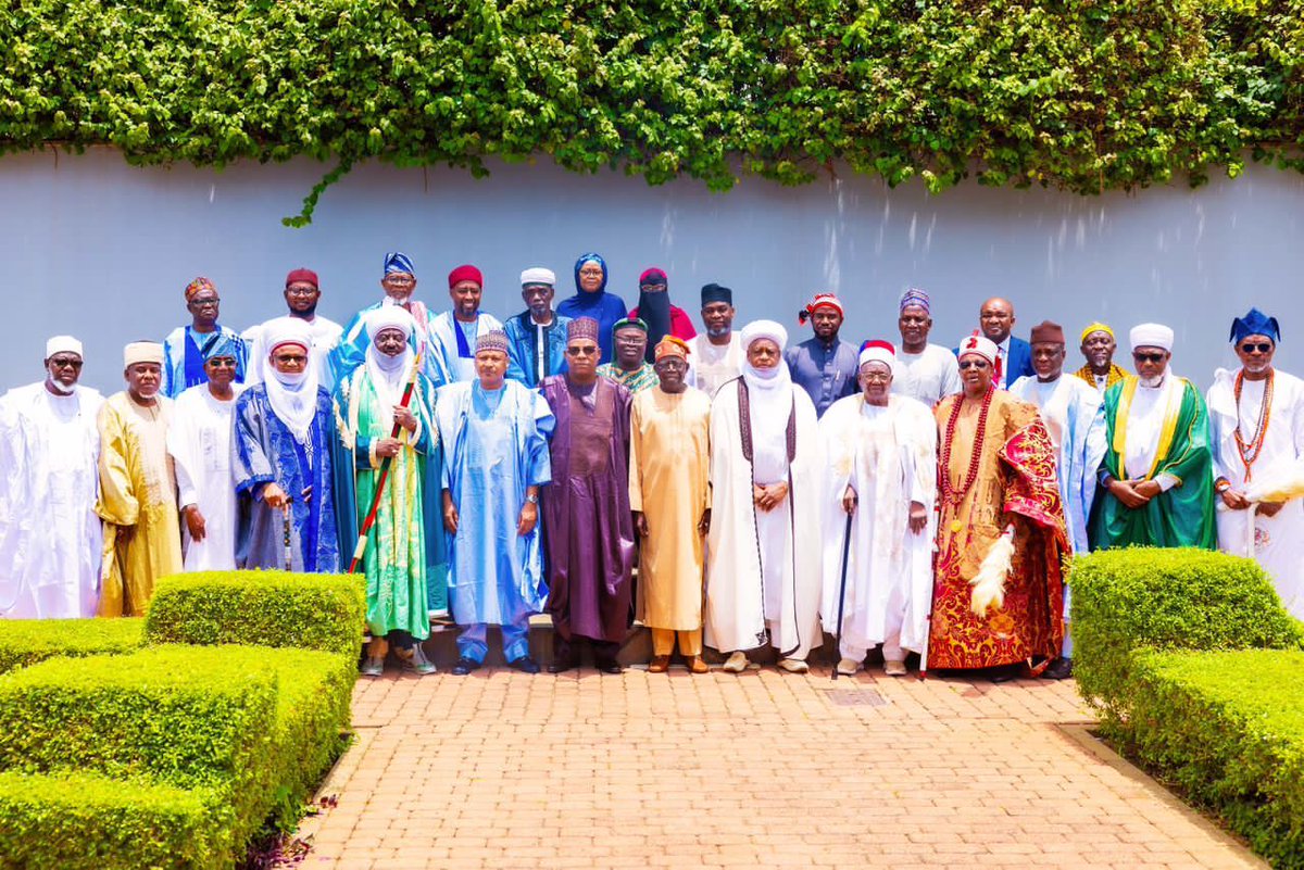 Mayor_ofph's tweet image. Earlier Today, President Bola Ahmed Tinubu (GCFR) receives in audience the Nigeria Supreme Council of Islamic Affairs led by the Sultan of Sokoto, His Eminence, Muhammad Sa’ad Abubakar III, at the State House.

#VillaToday