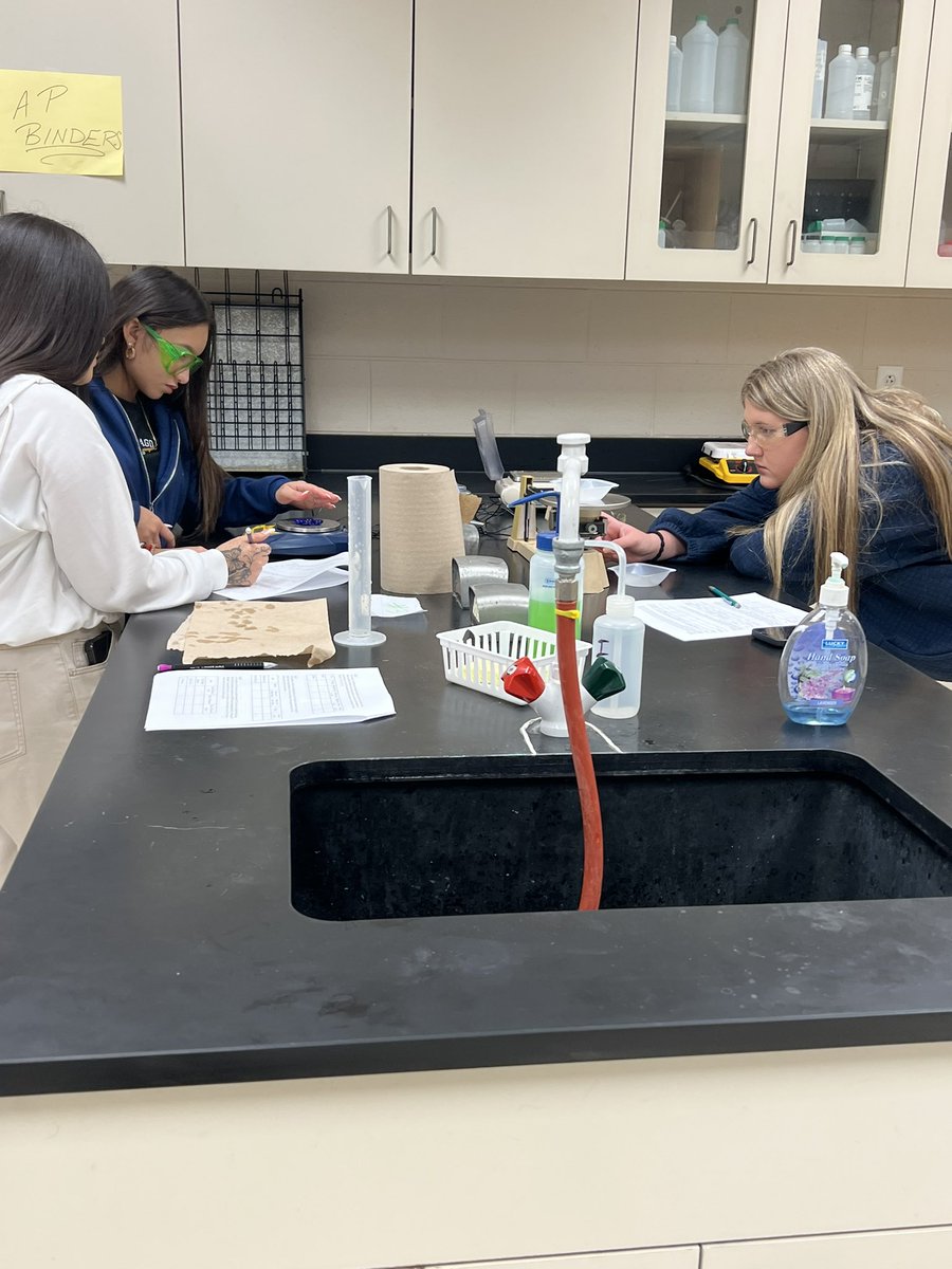 Jason_Walworth's tweet photo. Chemistry students are refreshing their laboratory skills by measuring with scientific instruments, calculating densities, and using significant figures. @BransonPirates @bransonschools https://t.co/ANVYyk6fbM