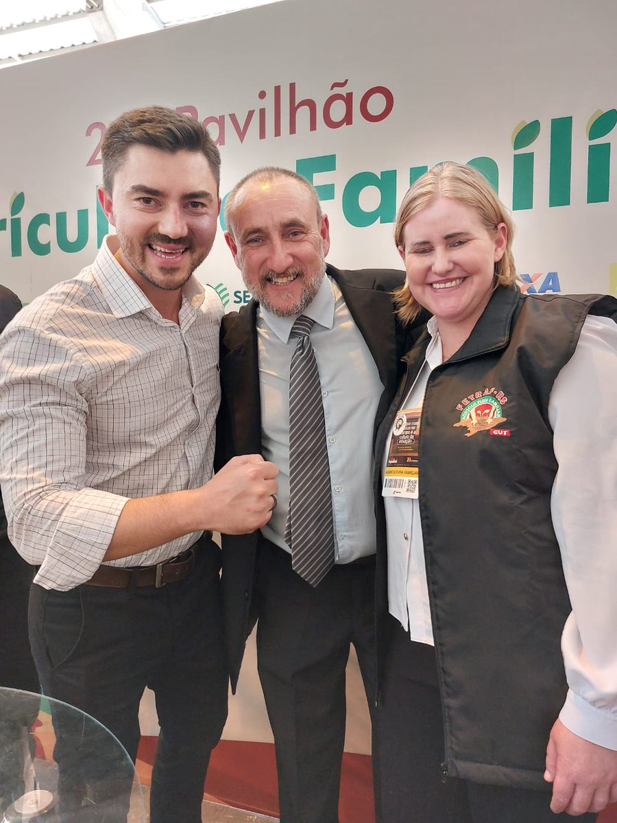 CleoniceBack1's tweet image. Na abertura do Pavilhão da Agricultura Familiar, hoje na Expointer, encontrei o governador @EduardoLeite_ ,o deputado estadual @AdaoPrettoFilho, e os companheiros Rui Valença e Milton.
#Expointer
#agriculturafamiliar