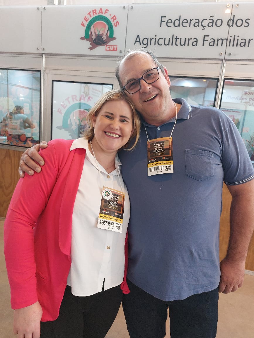 CleoniceBack1's tweet image. Na abertura do Pavilhão da Agricultura Familiar, hoje na Expointer, encontrei o governador @EduardoLeite_ ,o deputado estadual @AdaoPrettoFilho, e os companheiros Rui Valença e Milton.
#Expointer
#agriculturafamiliar