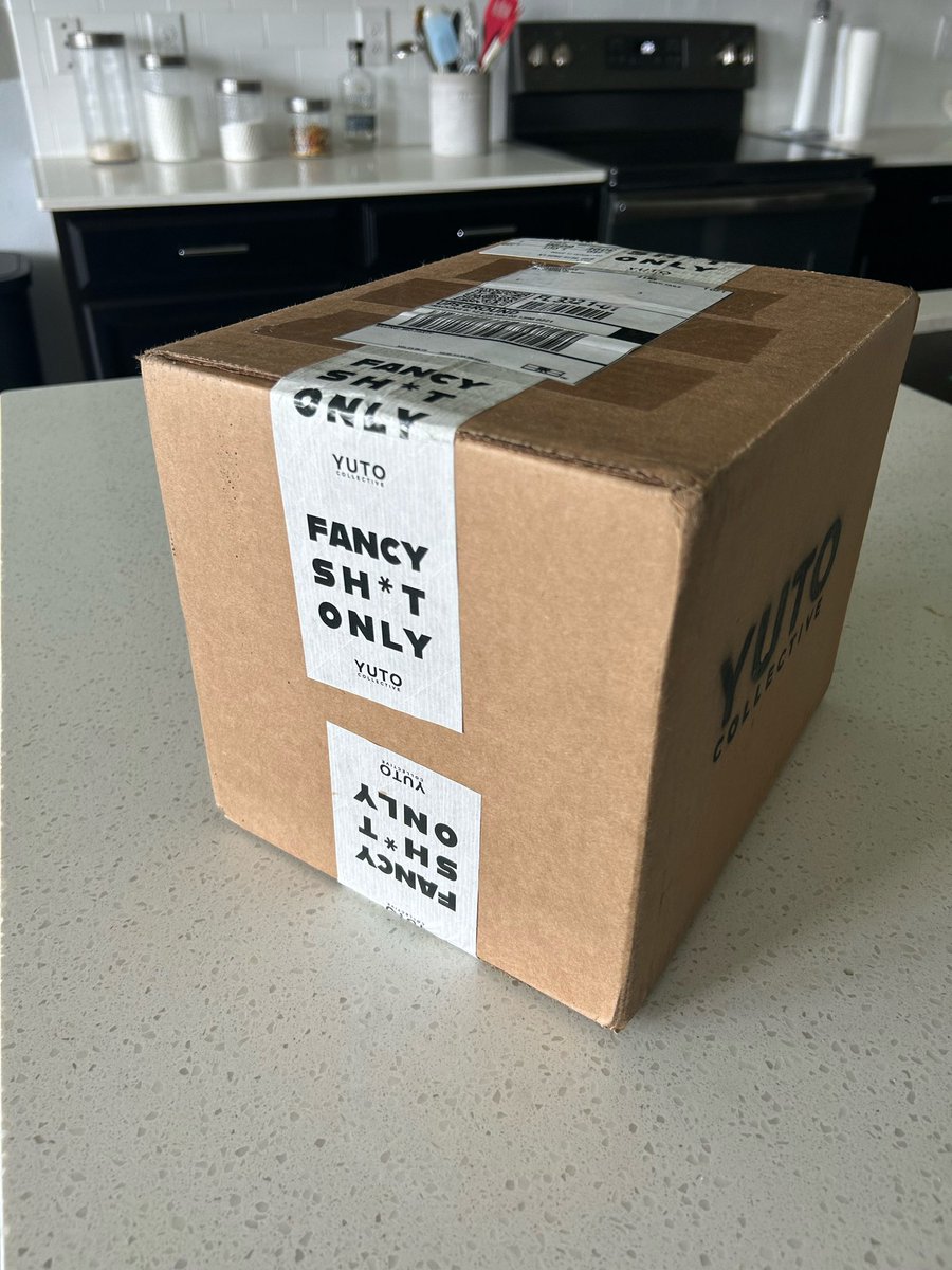 DailaX's tweet photo. Omg omg omg it’s here!! @YutoCollective https://t.co/4tiPpTFABn