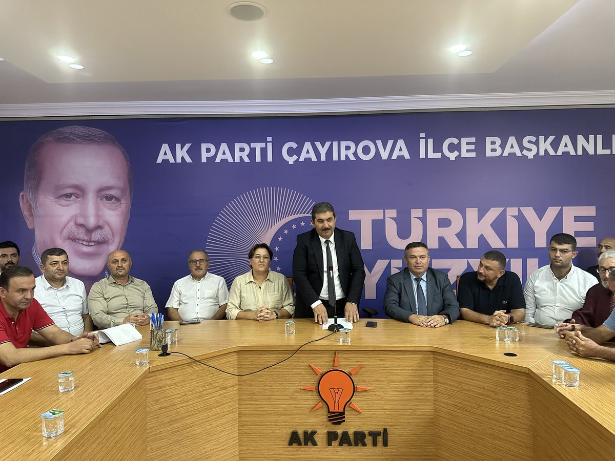ServetGunay41's tweet photo. Ak Ailem ile Vedalaştık.

 Kuruluşundan bugüne, Onur ve Gurur ile Kurucu Belde başkanlığıyla başladığımız bu kutlu davada Ak sevdamızın neferi olma şerefine nail olduk. 

Geldiğimiz bu noktada bugün itibari ile Gurur ve Şerefle 3 Yıldır yürüttüğüm İlçe Başkanlığı göreviminden ayrılmış bulunmaktayım. Bu vesile ile teşkilatımızın bütün kademeleri ile bir araya gelerek helalleştik. 

Bu zamana kadar teşkilatımız da görev yapmış ve yapmak da olan her bir yol ve dava arkadaşlarıma teşekkürlerimi sunarım.