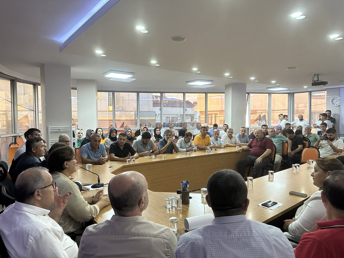 ServetGunay41's tweet photo. Ak Ailem ile Vedalaştık.

 Kuruluşundan bugüne, Onur ve Gurur ile Kurucu Belde başkanlığıyla başladığımız bu kutlu davada Ak sevdamızın neferi olma şerefine nail olduk. 

Geldiğimiz bu noktada bugün itibari ile Gurur ve Şerefle 3 Yıldır yürüttüğüm İlçe Başkanlığı göreviminden ayrılmış bulunmaktayım. Bu vesile ile teşkilatımızın bütün kademeleri ile bir araya gelerek helalleştik. 

Bu zamana kadar teşkilatımız da görev yapmış ve yapmak da olan her bir yol ve dava arkadaşlarıma teşekkürlerimi sunarım.