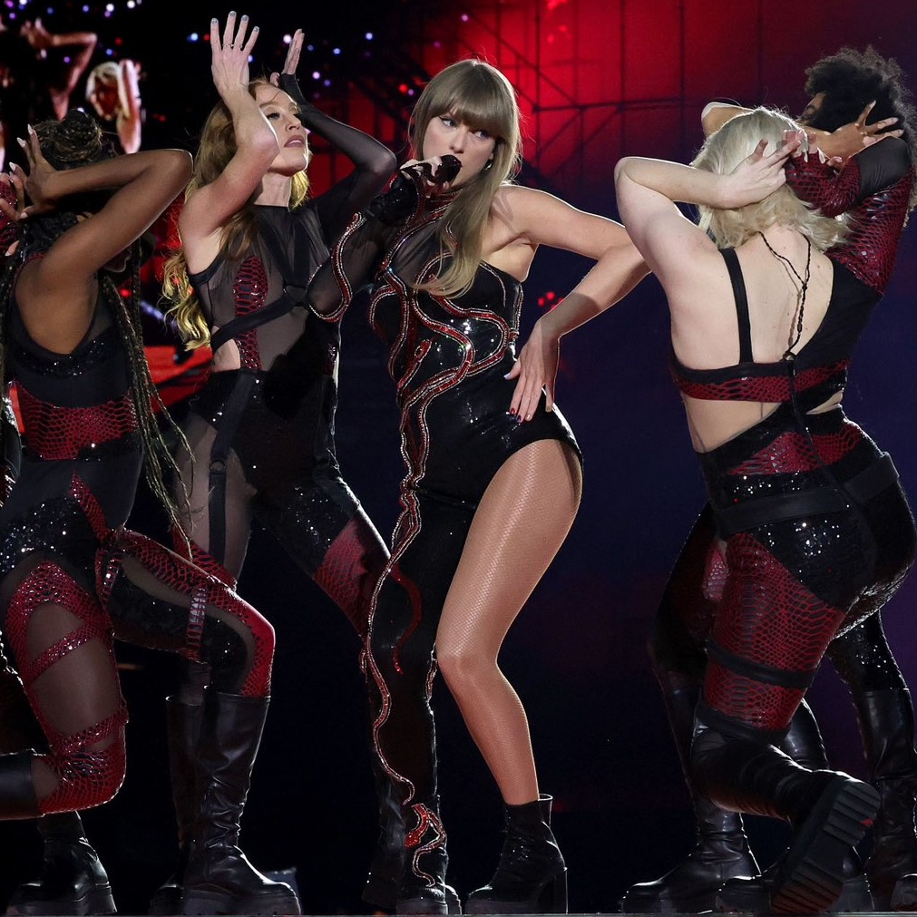 TheSwiftSociety's tweet photo. 📰| SAG approved production of "The Eras Tour" film despite strike as it met their standards. https://t.co/esHCD1XqPY