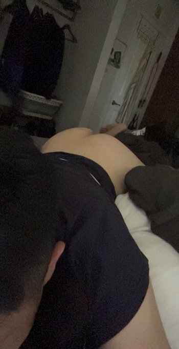 Waiting for videos to export so here&rsquo;s some ass. I think mines pretty nice but @cherrrybomb420 has me