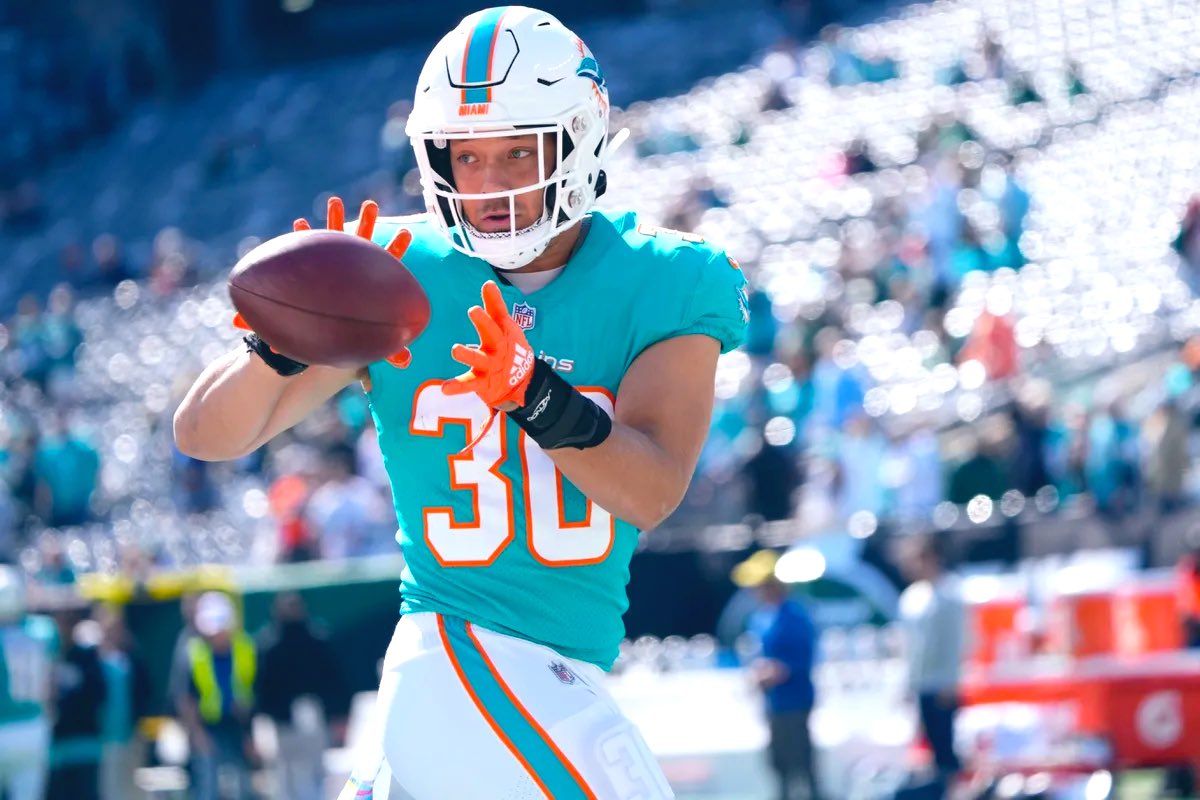 IKE_Badgers's tweet photo. Congratulations to Alec Ingold on officially becoming the highest paid FB in the NFL✅

• Came to UW as a walk on
• Joined the Raiders as an UDFA
• Signed 2nd contract with Miami

His new deal is 3 yrs/$17.2m and paves the way for future FBs everywhere. Well deserved @AI_XLV🥂 https://t.co/8NHulYqIhy
