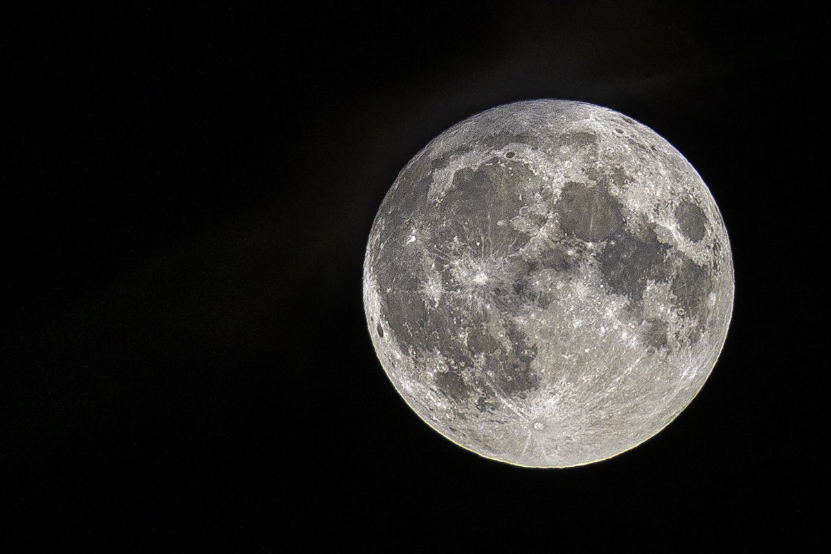 Captured the Super Blue (not blue) Moon last night on some decent camera equipment 😜
Nice to have a clear, warm and dry night to shoot this.
Nikon Z9 / 70-200 f/2.8 with 2x Converter / ISO 100 1/20th @ f/11
©️Crankphoto