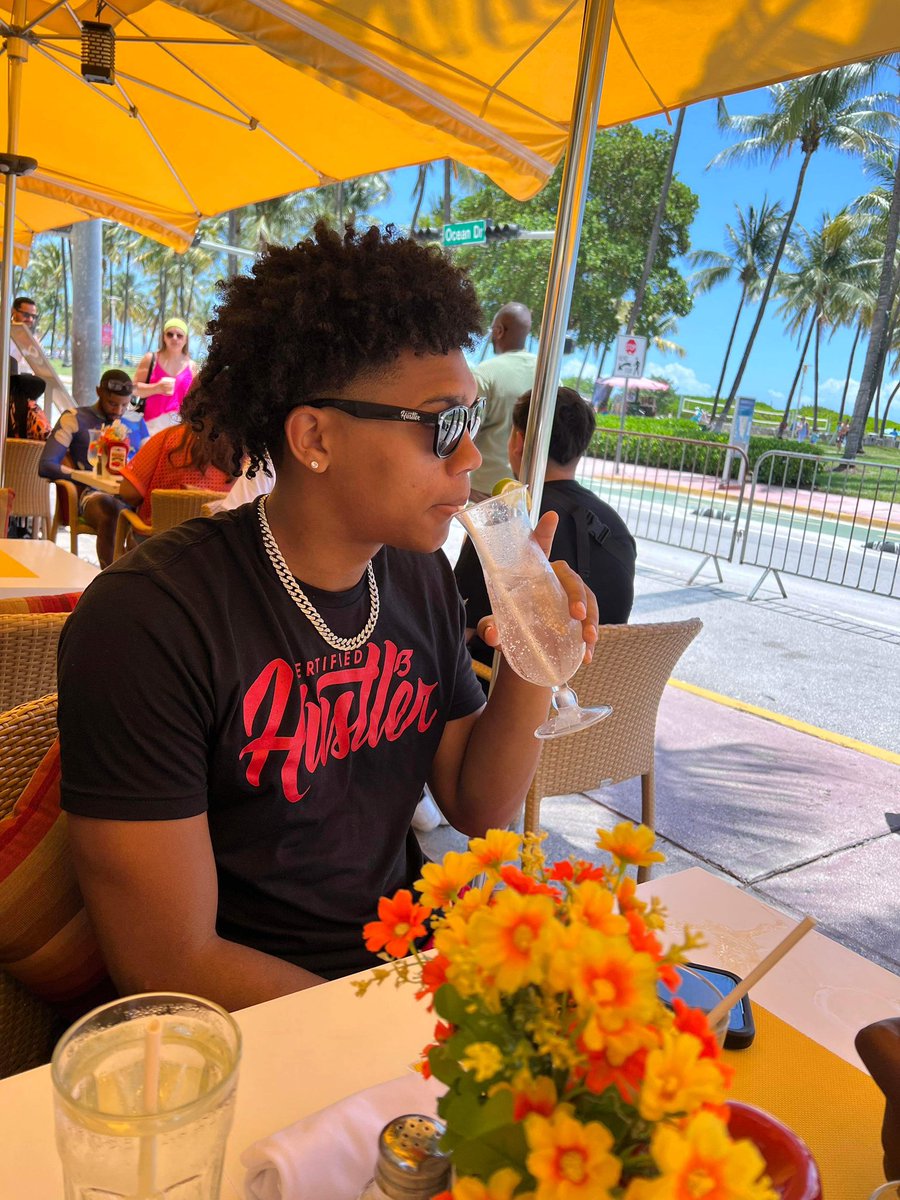 #AGTG I’d like to announce my newest partnership with Certified Hustler Apparel. Located in Burleson TX. I can’t wait to show you guys what we have in store for some stuff!! Thecertifiedhustler.com make sure to go buy stuff 

Promos coming soon.