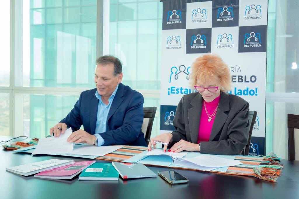 defensorsanluis's tweet photo. El Defensor del Pueblo @enriqueponcesl y la Ministra de Ciencia y Tecnología @aliciabanuelos firmaron convenios que permitirán la tramitación electrónica de los expedientes de la Defensoría y la implementación de herramientas digitales para mejorar la atención a la comunidad. https://t.co/k0m30fWjs3