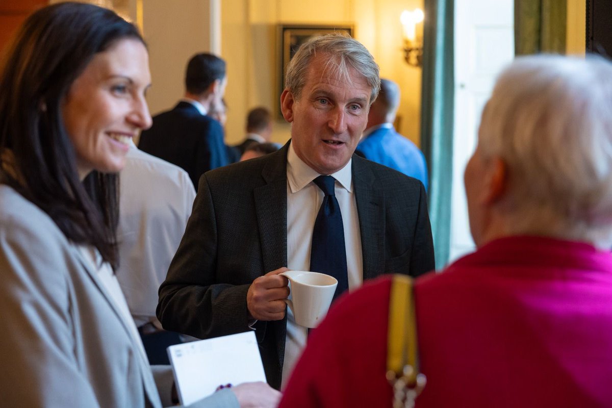Every day vital work goes on across HMPPS to support offenders to turn their lives around & protect the public. Excellent event hosted by the Lord Chancellor to thank prison, probation & YCS staff at @10downingstreet today.