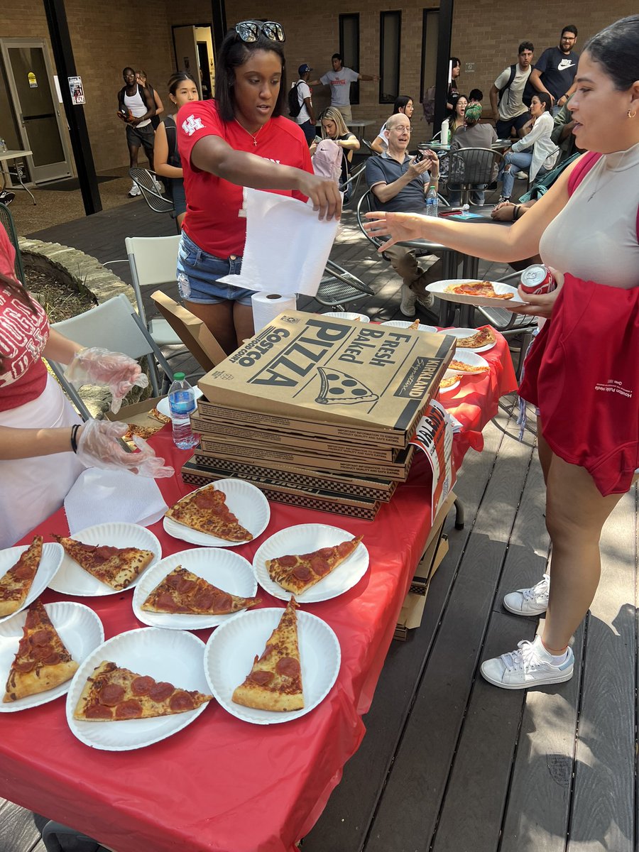 _lexipedraza24's tweet photo. Here with some students at Valenti getting free Valenti swag, plus free pizza and more! 🍕Come out and join us here it ends at 1 P.M. #ValentiFest #RothComm3315 https://t.co/mUmKqQrnsq