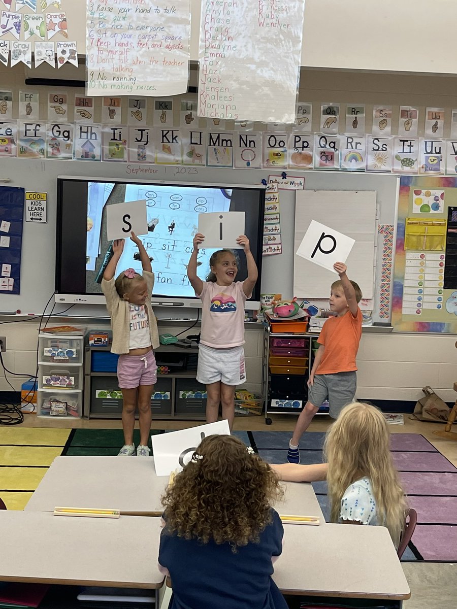 jenc24000793's tweet photo. Using big letter cards to make CVC words today! #amplifylearning #caywood https://t.co/l9uWieJFhV